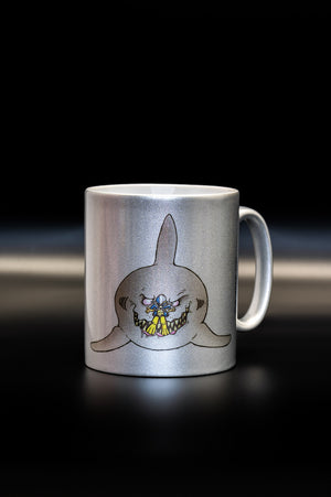 
                  
                    Hai mit gelben Flossen -  Keramik Silber
                  
                